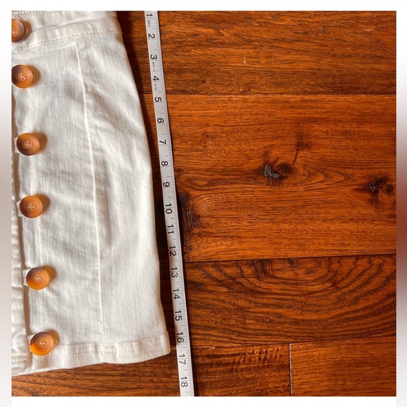 Free People white size 10 white denim mini skirt EUC - Picture 3 of 15